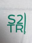 S2TR IN CAPITAL LETTERS AND SPINNAKER FONT, WITH THE S2 ABOVE THE TR AND WITH THE PROFILE OF A VERTICAL SURFBOARD TO THE RIGHT OF THE LETTERS