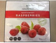 M METROPOLITAN MARKET NORTHWEST RASPBERRIES BERRY GOOD FOR SMOOTHIES AND BAKING PERFECTLY RIPE BEST FLAVOR NORTHWEST ENLARGED TO SHOW DETAIL, CALORIES 80 PER 1 CUP SERVING VITAMIN C 50% PER 1 CUP SERV